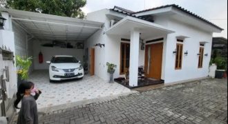 Town House beserta Isi di Kelapa Dua